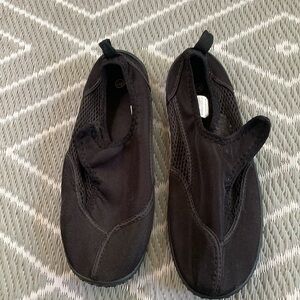 Men’s Beach/Water Shoes Size 9/10